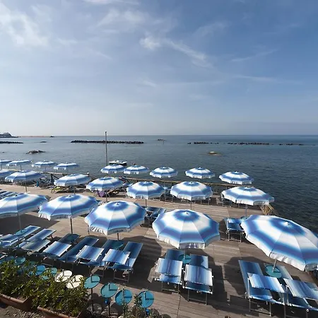 La Rotonda Sul Mare Aparthotel 3*