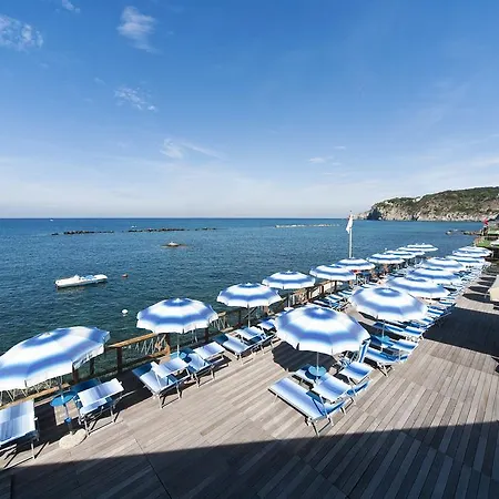 Aparthotel La Rotonda Sul Mare