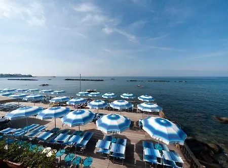 La Rotonda Sul Mare Aparthotel 3*