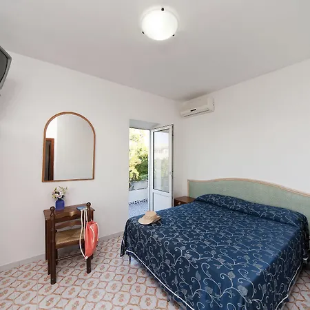 La Rotonda Sul Mare 3*