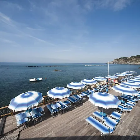 Aparthotel La Rotonda Sul Mare
